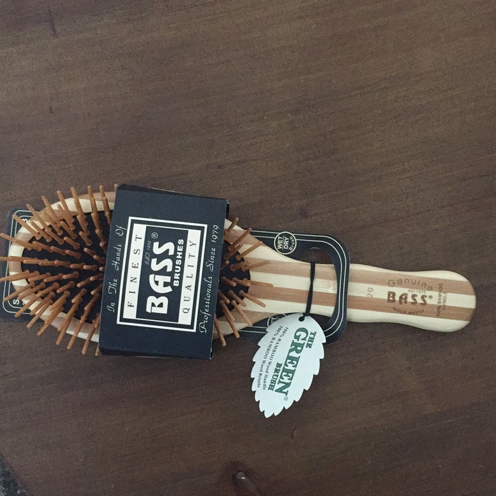 Bass brush